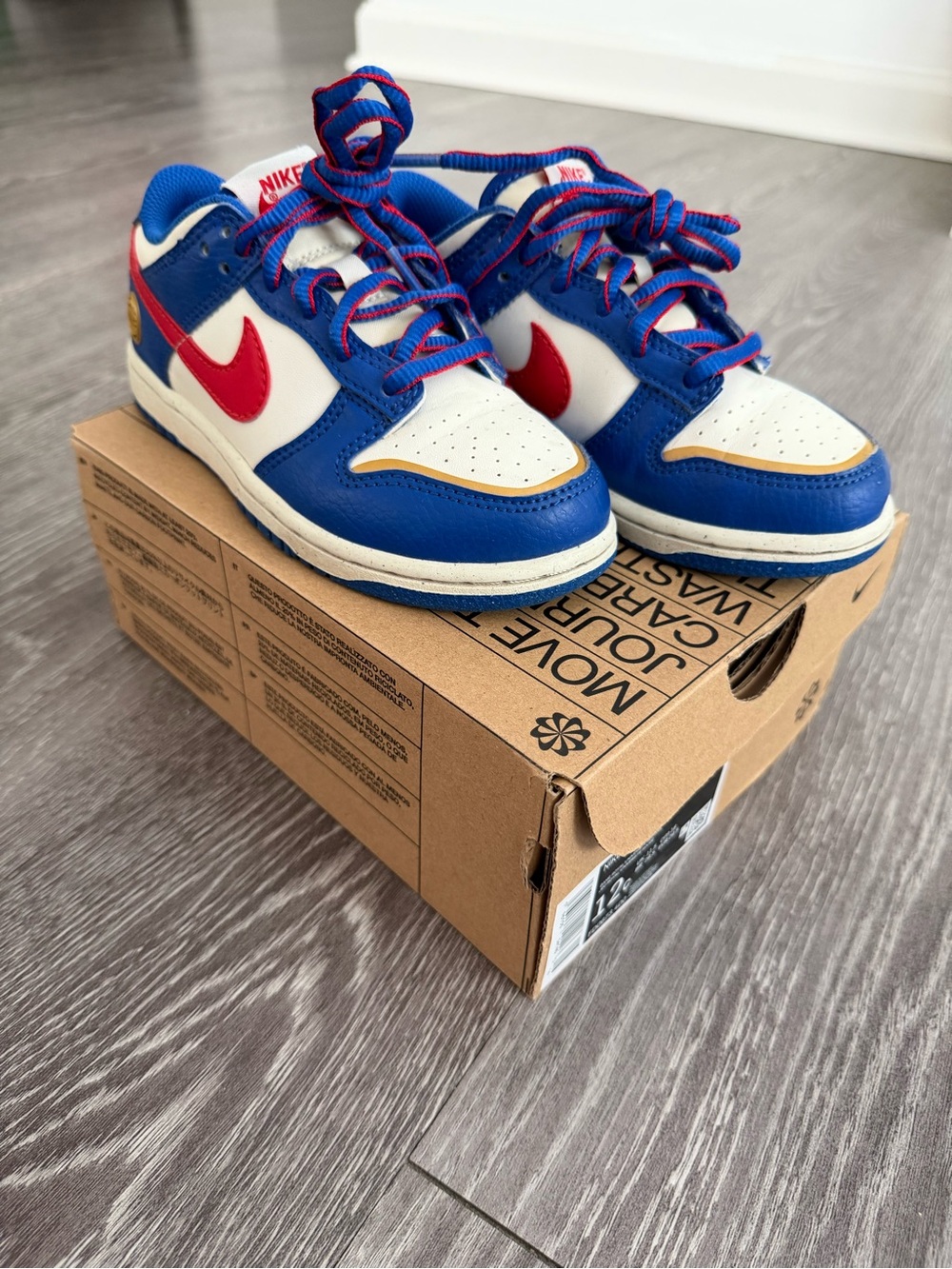 Nike Kids Low-Top Sneakers in Blue, White & Red